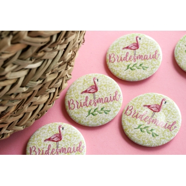 BRIDESMAID BASKILI FLAMİNGO DETAYLI İĞNELİ ROZET
