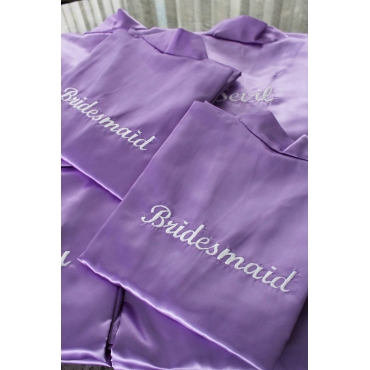 BRIDESMAID İŞLEMELİ LİLA SATEN NEDİME SABAHLIK