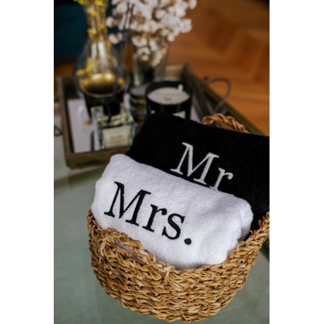 MR-MRS BASKILI NAKIŞ İŞLEMELİ HAVLU